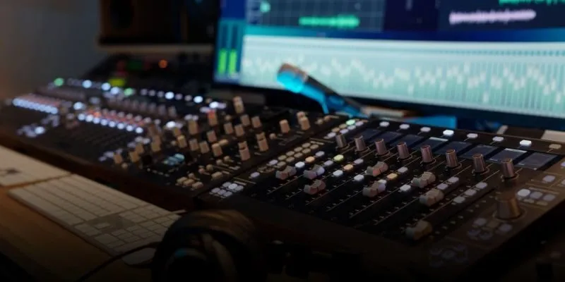 Mile High soundtrack clips move with Fresh